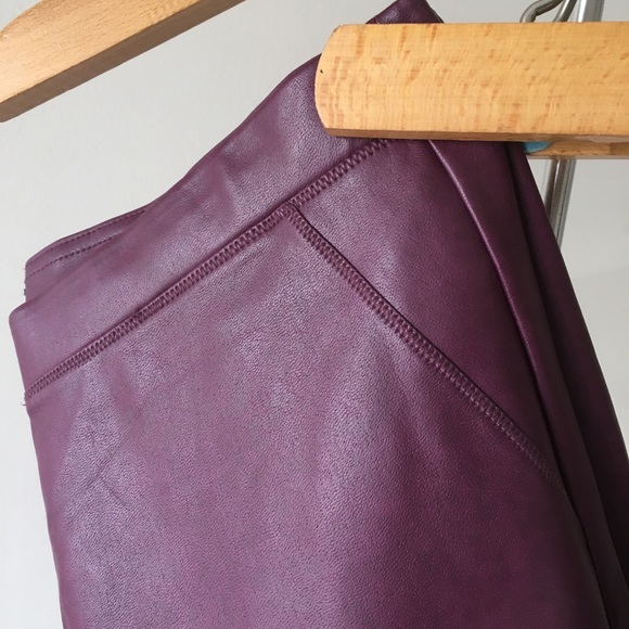 Wilfred Burgundy Vegan Leather Leggings - Large - Picture 3 of 8